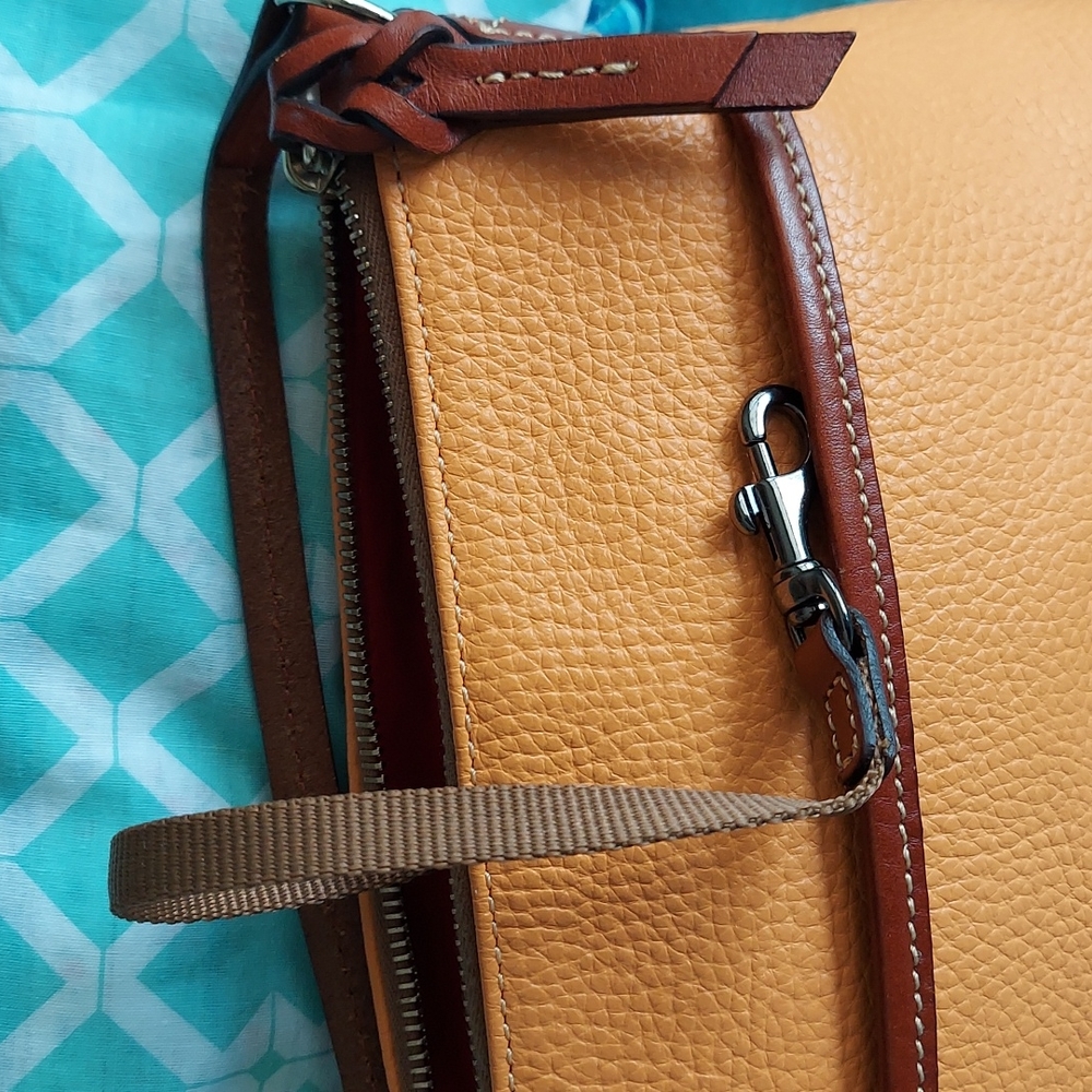 Dooney & Bourke crossbody leather Pouchette - Picture 8 of 14